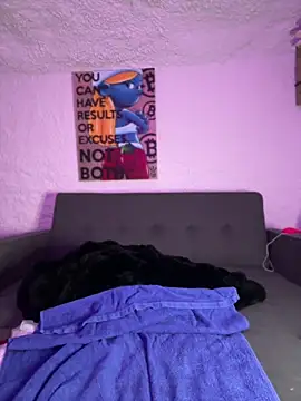 selenaluvv online show from February 14, 3:23 pm