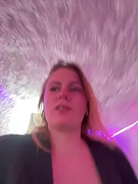 selenaluvv online show from March 18, 3:35 pm