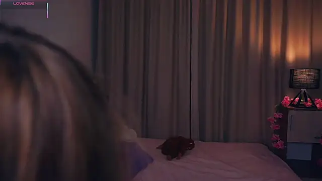 OronaNengl online show from March 11, 7:47 pm