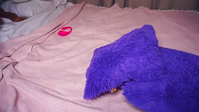 OronaNengl online show from March 10, 10:45 pm