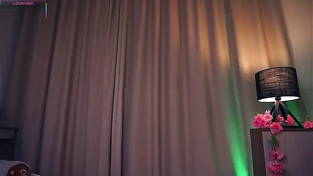 OronaNengl online show from March 4, 10:49 pm