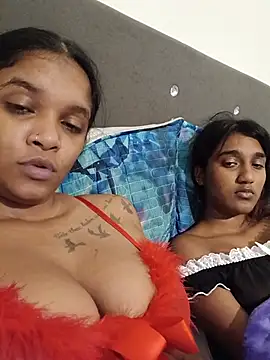 Snapshot of Indianqueen03 chatting on July 17, 10:18 pm Indianqueen03 online show from July 17, 10:18 pm