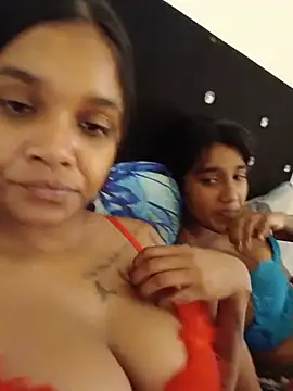 Snapshot of Indianqueen03 chatting on July 17, 10:12 am Indianqueen03 online show from July 17, 10:12 am