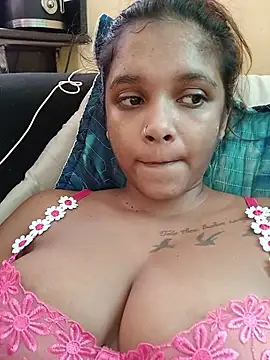 Snapshot of Indianqueen03 chatting on June 10, 12:28 pm Indianqueen03 online show from June 10, 12:28 pm