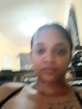 Snapshot of Indianqueen03 chatting on October 17, 5:37 pm Indianqueen03 online show from October 17, 5:37 pm