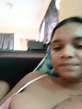 Snapshot of Indianqueen03 chatting on June 23, 10:46 am Indianqueen03 online show from June 23, 10:46 am