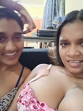 Snapshot of Indianqueen03 chatting on June 25, 6:24 pm Indianqueen03 online show from June 25, 6:24 pm