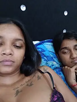 Snapshot of Indianqueen03 chatting on July 19, 4:32 am Indianqueen03 online show from July 19, 4:32 am
