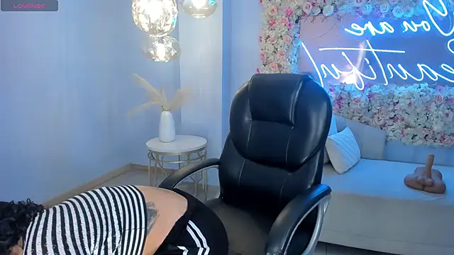 AlessaRomero online show from December 15, 8:03 pm