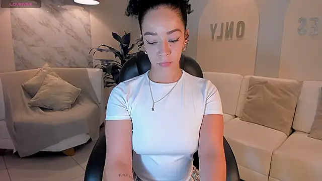 AlessaRomero online show from December 1, 7:48 pm