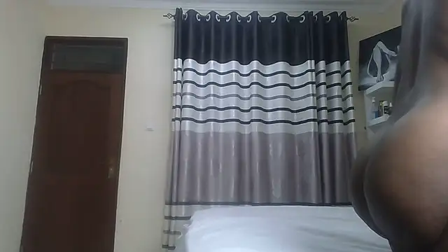 Snapshot of Fine_assie chatting on October 2, 3:37 pm Fine assie online show from October 2, 3:37 pm