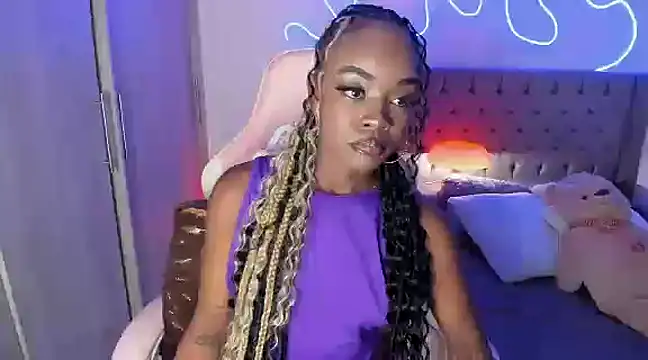 Snapshot of Miss_westt_ chatting on December 14, 6:56 am Miss westt  online show from December 14, 6:56 am