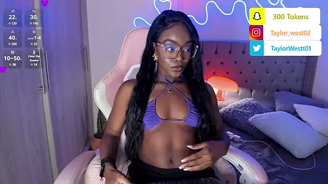 Snapshot of Miss_westt_ chatting on January 25, 8:10 am Miss westt  online show from January 25, 8:10 am