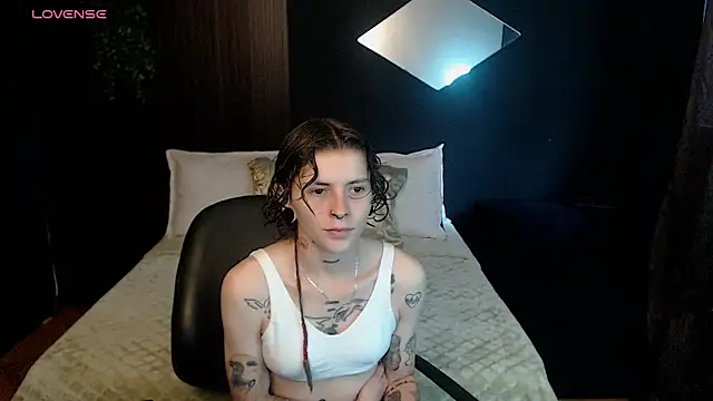 pretty cristal69 online show from February 21, 12:18 pm