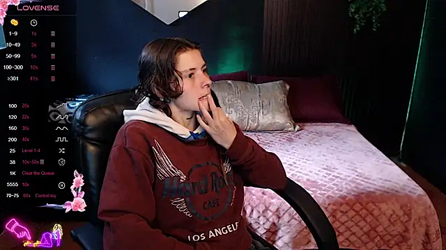 pretty cristal69 online show from March 13, 1:05 pm