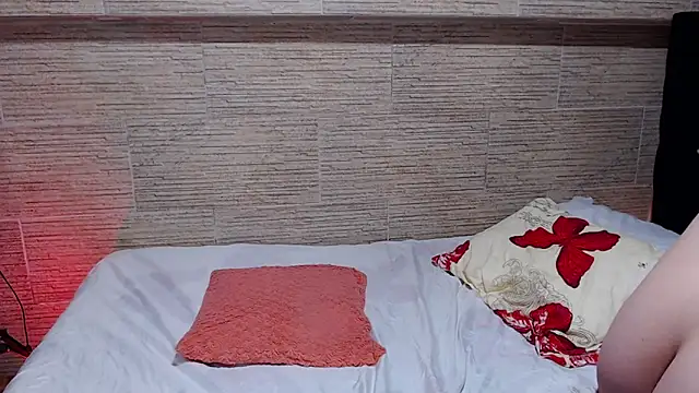 Snapshot of pretty_cristal69 chatting on November 29, 12:44 am pretty cristal69 online show from November 29, 12:44 am