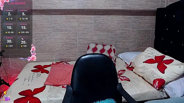 Snapshot of pretty_cristal69 chatting on November 21, 12:04 pm pretty cristal69 online show from November 21, 12:04 pm