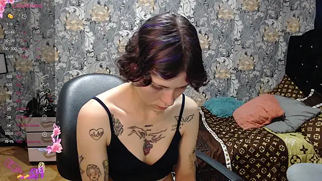 pretty cristal69 online show from April 23, 11:17 pm