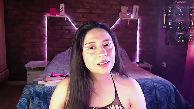 KityEstrover online show from November 6, 12:53 pm