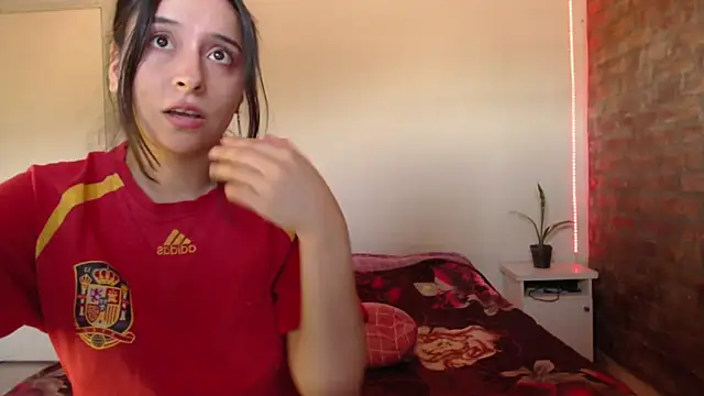 Snapshot of KityEstrover chatting on December 3, 3:39 pm KityEstrover online show from December 3, 3:39 pm