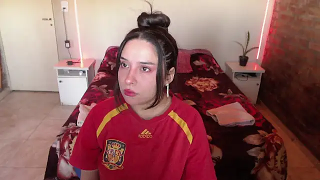 Snapshot of KityEstrover chatting on December 3, 12:34 pm KityEstrover online show from December 3, 12:34 pm