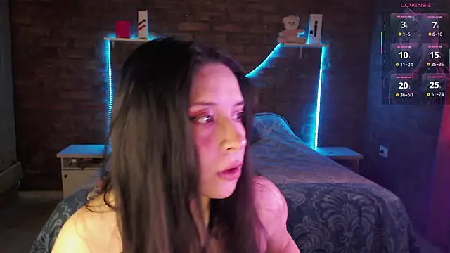 KityEstrover online show from November 9, 10:58 pm