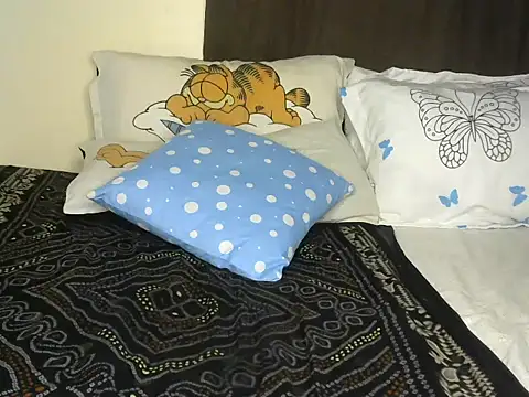 Snapshot of Bella_cute01 chatting on February 21, 6:48 pm Bella cute01 online show from February 21, 6:48 pm