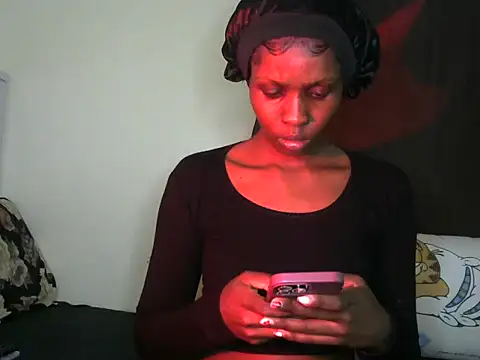Snapshot of Bella_cute01 chatting on September 18, 9:18 pm Bella cute01 online show from September 18, 9:18 pm