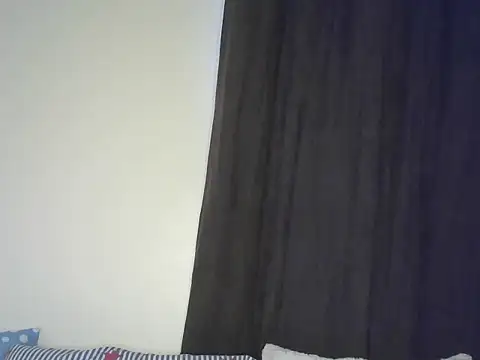 Snapshot of Bella_cute01 chatting on February 17, 12:49 pm Bella cute01 online show from February 17, 12:49 pm