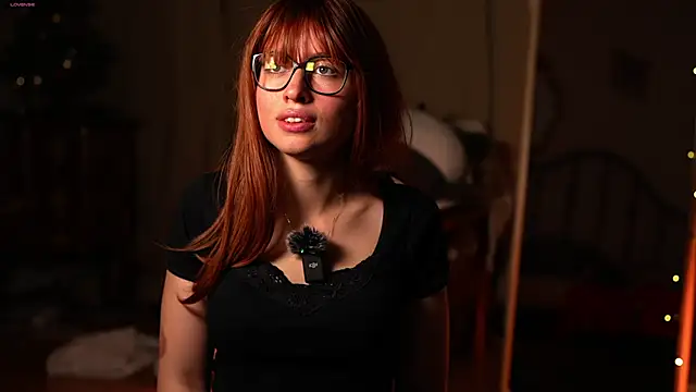Snapshot of SweetyKitty18 chatting on June 10, 6:09 pm SweetyKitty18 online show from June 10, 6:09 pm