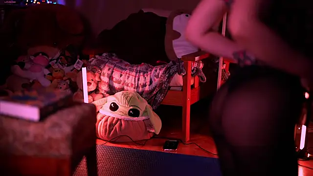 SweetyKitty18 online show from April 14, 5:18 pm
