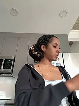 Snapshot of Your_Paris chatting on November 24, 5:46 pm Your Paris online show from November 24, 5:46 pm