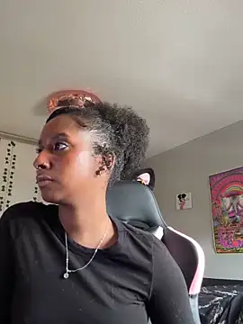 Snapshot of Your_Paris chatting on March 21, 8:50 pm Your Paris online show from March 21, 8:50 pm