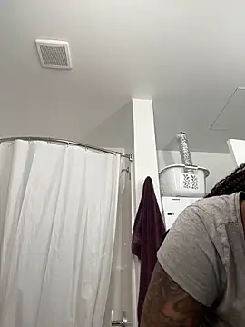 Snapshot of Your_Paris chatting on November 21, 4:39 pm Your Paris online show from November 21, 4:39 pm