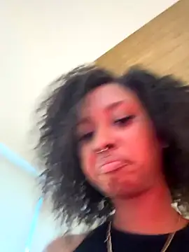 Snapshot of Your_Paris chatting on October 26, 11:38 pm Your Paris online show from October 26, 11:38 pm