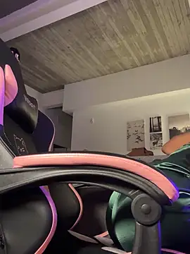 Snapshot of Your_Paris chatting on November 26, 4:45 am Your Paris online show from November 26, 4:45 am