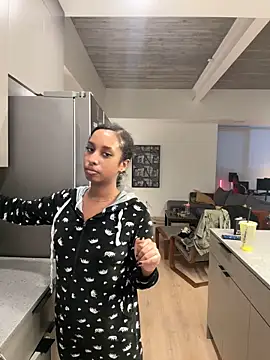 Snapshot of Your_Paris chatting on October 27, 2:40 pm Your Paris online show from October 27, 2:40 pm