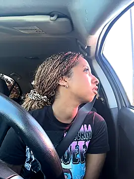 Snapshot of Your_Paris chatting on October 9, 3:45 pm Your Paris online show from October 9, 3:45 pm