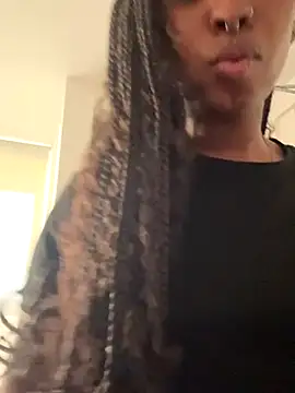 Snapshot of Your_Paris chatting on November 16, 3:39 pm Your Paris online show from November 16, 3:39 pm