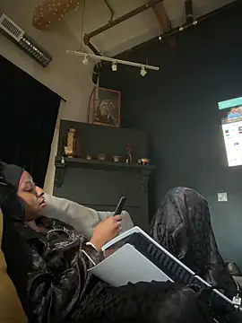 Your Paris online show from February 8, 5:54 pm