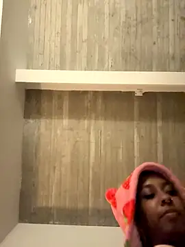 Snapshot of Your_Paris chatting on October 11, 9:43 am Your Paris online show from October 11, 9:43 am