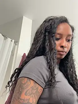 Your Paris online show from March 12, 1:00 am