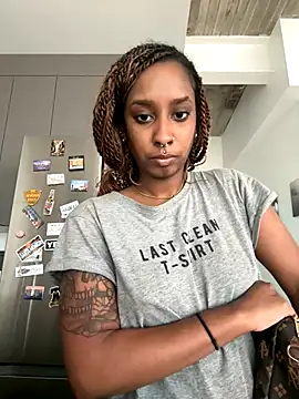 Snapshot of Your_Paris chatting on September 20, 3:39 pm Your Paris online show from September 20, 3:39 pm