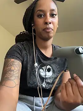 Snapshot of Your_Paris chatting on November 9, 7:18 pm Your Paris online show from November 9, 7:18 pm