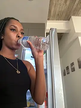 Snapshot of Your_Paris chatting on November 14, 8:56 pm Your Paris online show from November 14, 8:56 pm