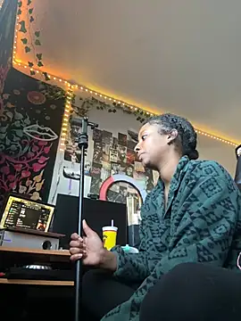 Snapshot of Your_Paris chatting on March 22, 7:20 pm Your Paris online show from March 22, 7:20 pm