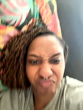 Snapshot of Your_Paris chatting on September 19, 2:43 pm Your Paris online show from September 19, 2:43 pm