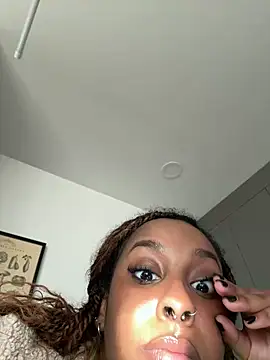 Snapshot of Your_Paris chatting on October 18, 3:36 pm Your Paris online show from October 18, 3:36 pm