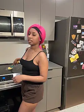 Your Paris online show from February 9, 6:00 am