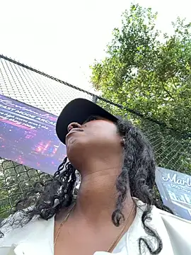 Your Paris online show from February 25, 8:30 pm